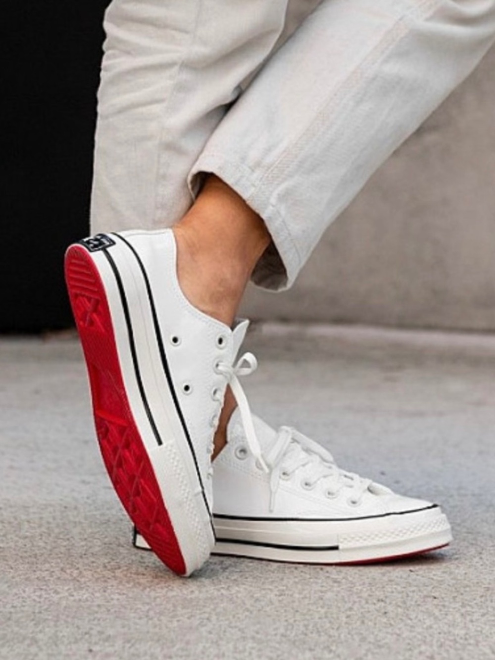 CONVERSE unisex Chuck 70 low top patent leather white sneakers with red soles
